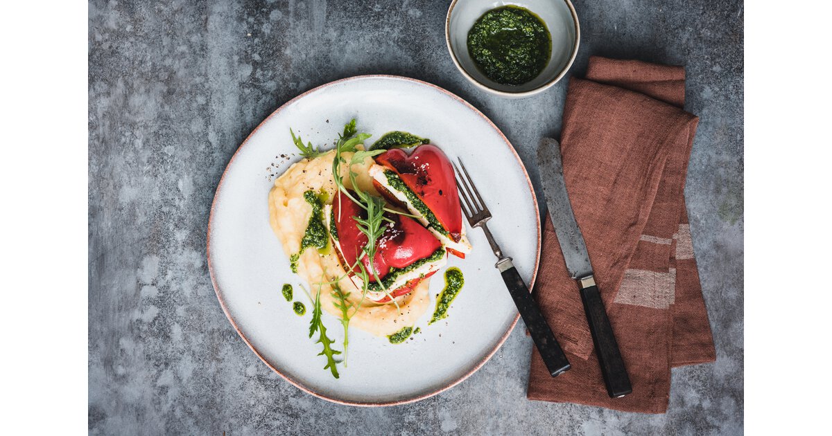 Paprika-Cordon Bleu mit Kartoffel-Sellerie-Püree und Rucola-Pesto